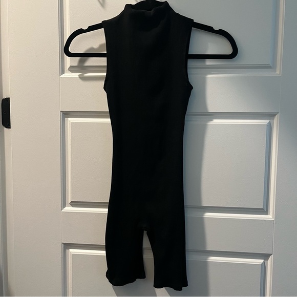 Snatched Romper 🖤 Small 🖤 - Picture 3 of 5